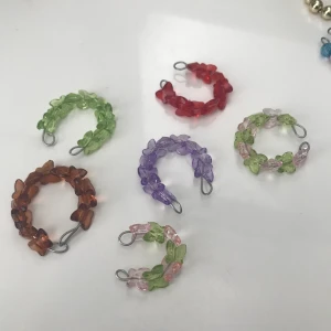 Egengjorda ringar - Öppna ringar gjorda av ståltråd med fjärilspärlor i olika färger 🦋 Ringarna är öppna och då justerbara så de passar alla fingrar🥰