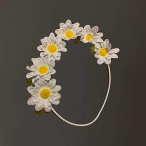 Fint hårband med blommor perfekt till midsommar 🌼