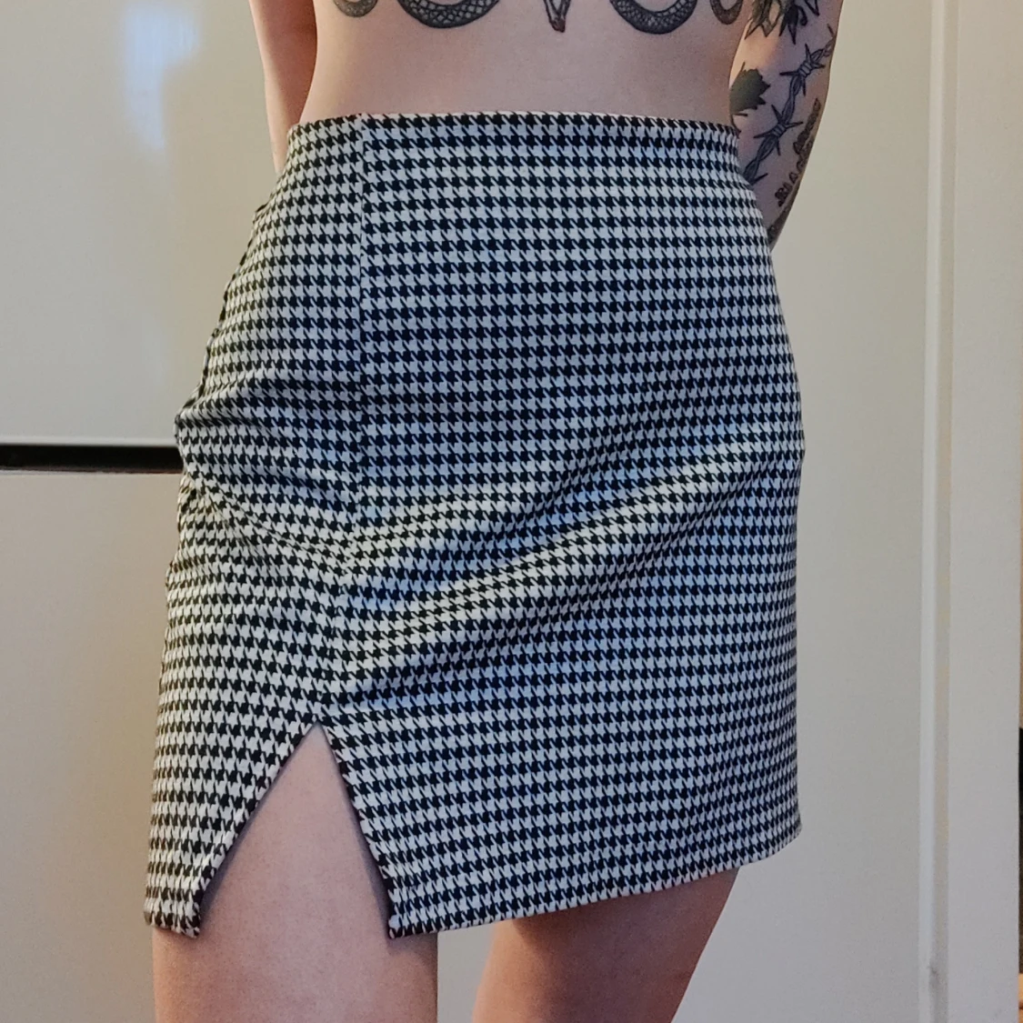 👻 Superfin mjuk svartvit kjol med slits💗 👻