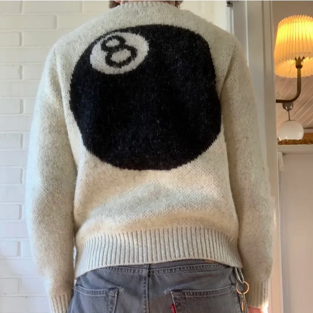 Stussy 8ball sweater slutsåld överallt strlk S passar även M.. Tröjor & Koftor.