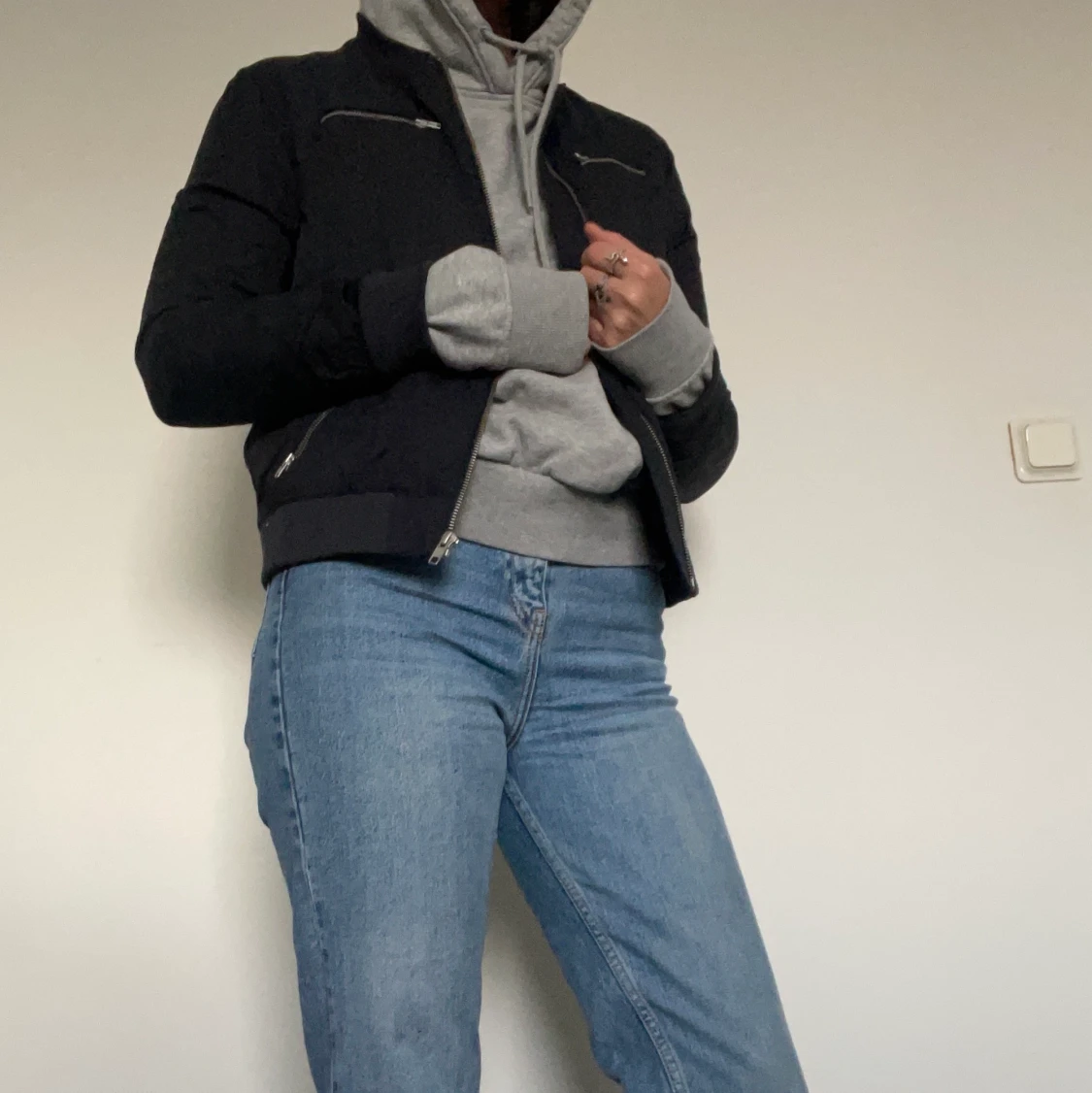 En mörkblå jacka  - 90