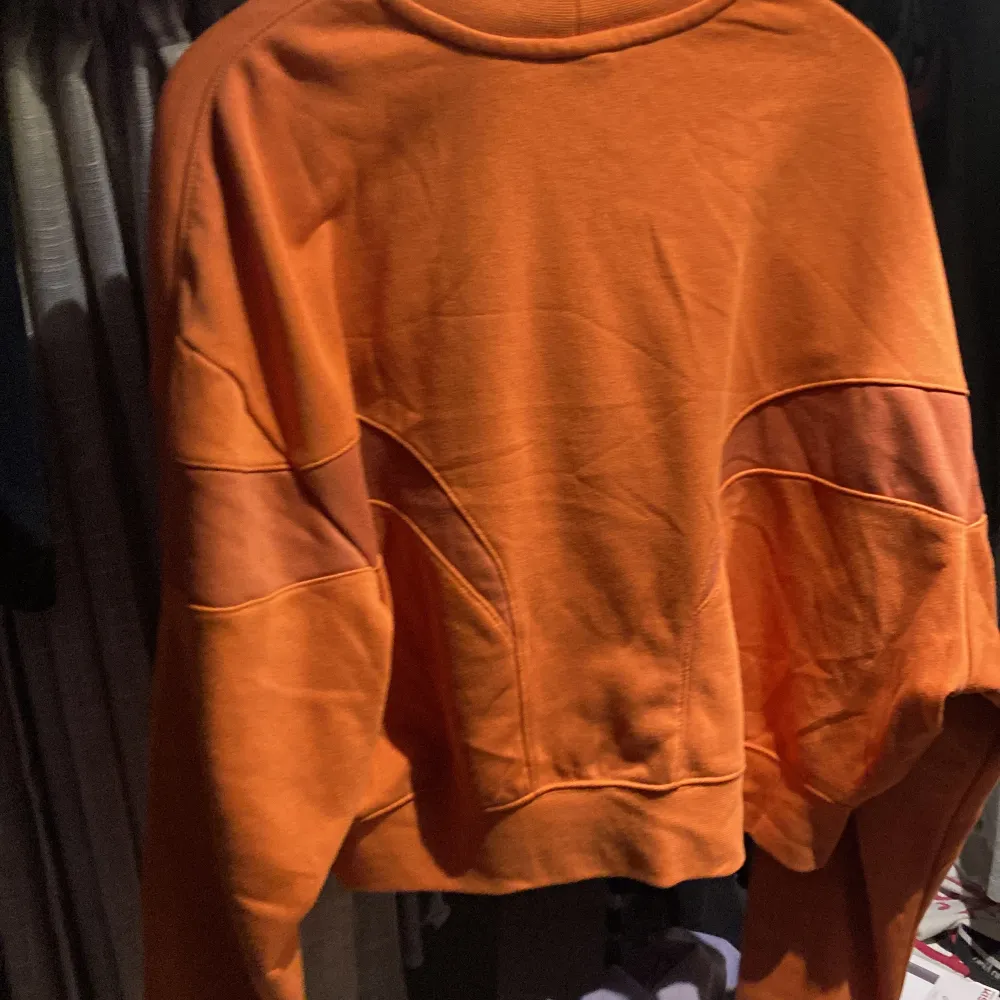 Oransje Med Nike air logo på armen å forsiden av genseren . Övrigt.