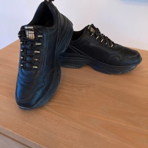 Svarta skor - Storlek: 36. Bra skick. Köpta på din sko nypris:500