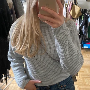 stickad tröja! - superfin grå stickad tröja!😌😌