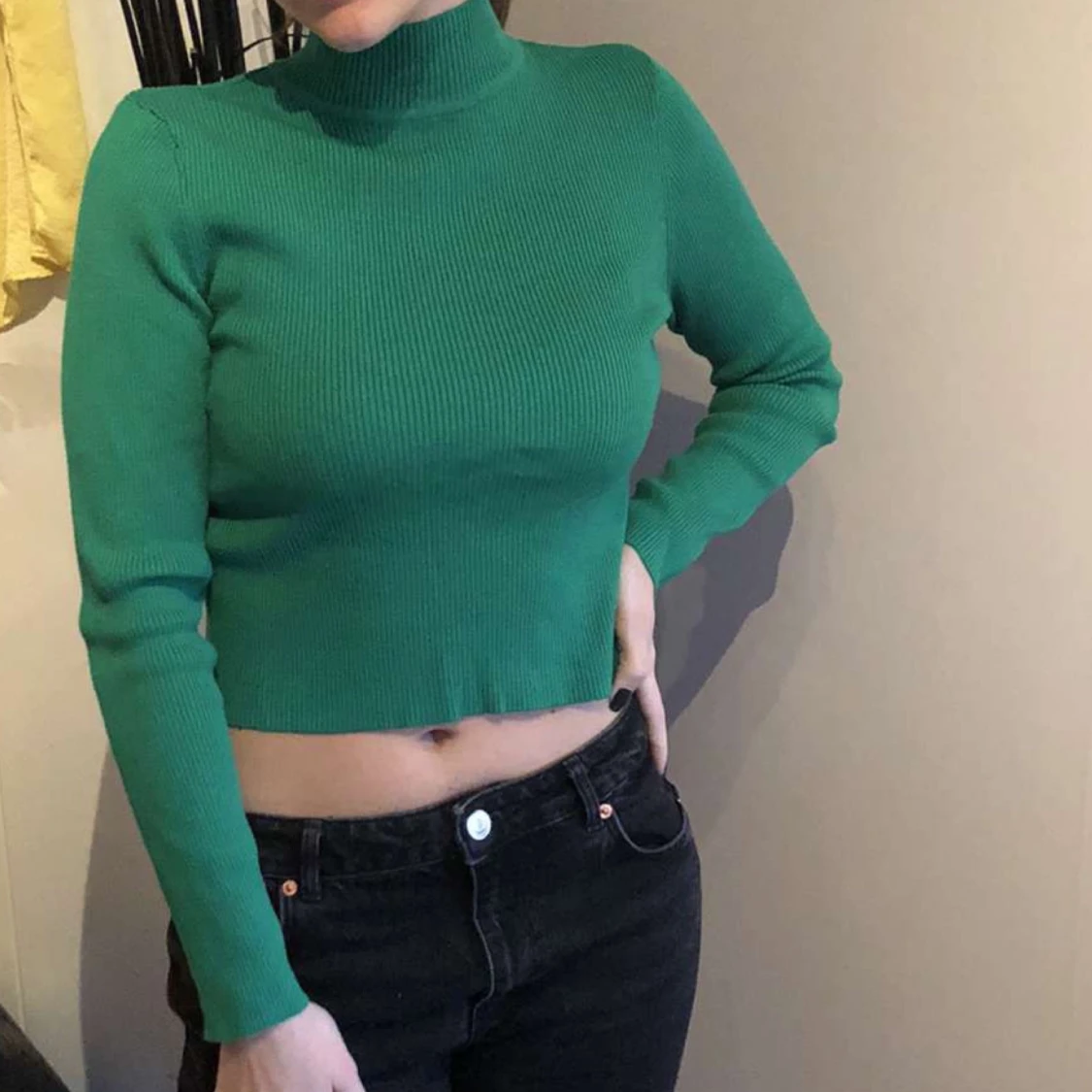 Ribbad grön topp med turtle neck 