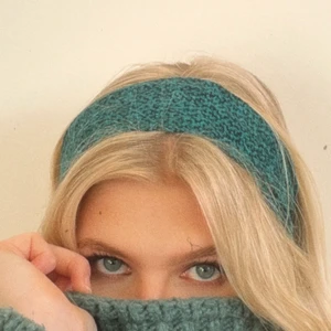 Färgat tyghårband - Tyghårband tillverkat av återvunna textilier, finns att beställa här eller på vår instagram @choli.uf 