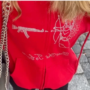 Rhinestone hoodie  - intressekoll!! Säljer denna fina hoodie, buda!