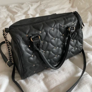 Svart väska - Köpt på sellpy, aldrig använt☺️