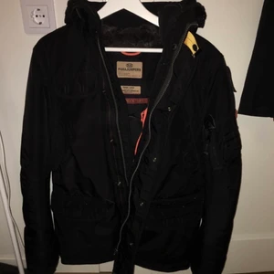 Parajumper jacka  - Säljer av den här för att jag sparar pengar till en ny bil 