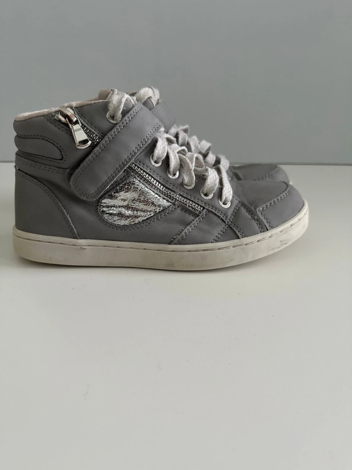 Gråa high top sneakers med dragkedja, storlek 35 - 2