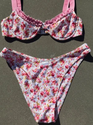 Bikini från strawberry milk mob rosa - Strl xs har aldrig använt