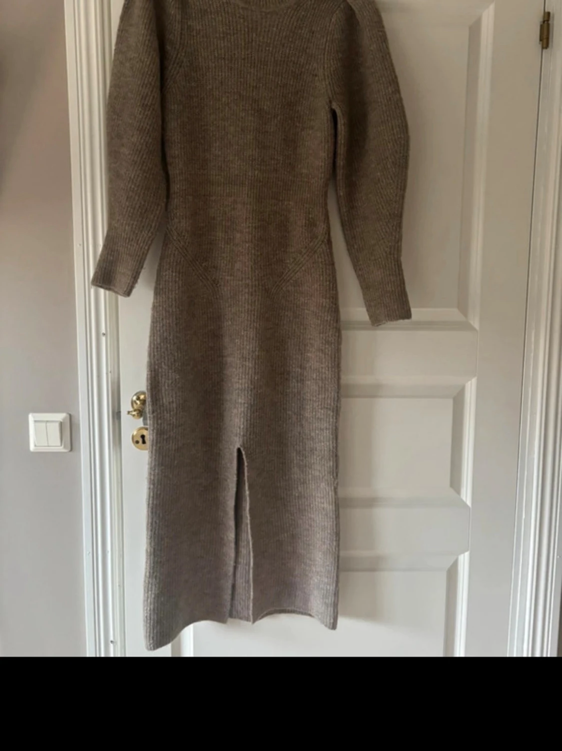 Beige stickad långklänning Adoore