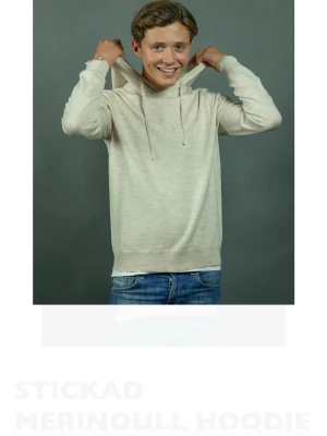 Beige Merinoulls tröja från Ahlquist clothing - Säljer en beige merinoulls tröja från Ahlquist clothing. Super bra skick och bra pris 