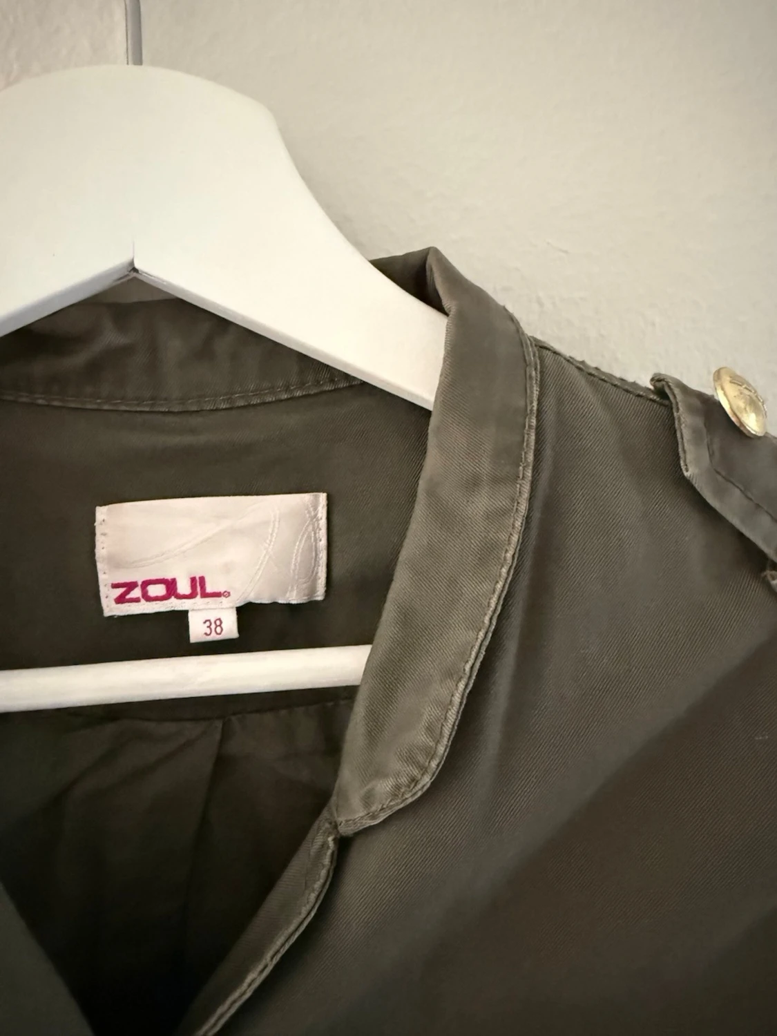 Olivgrön jacka från Zoul med guldknappar - 1