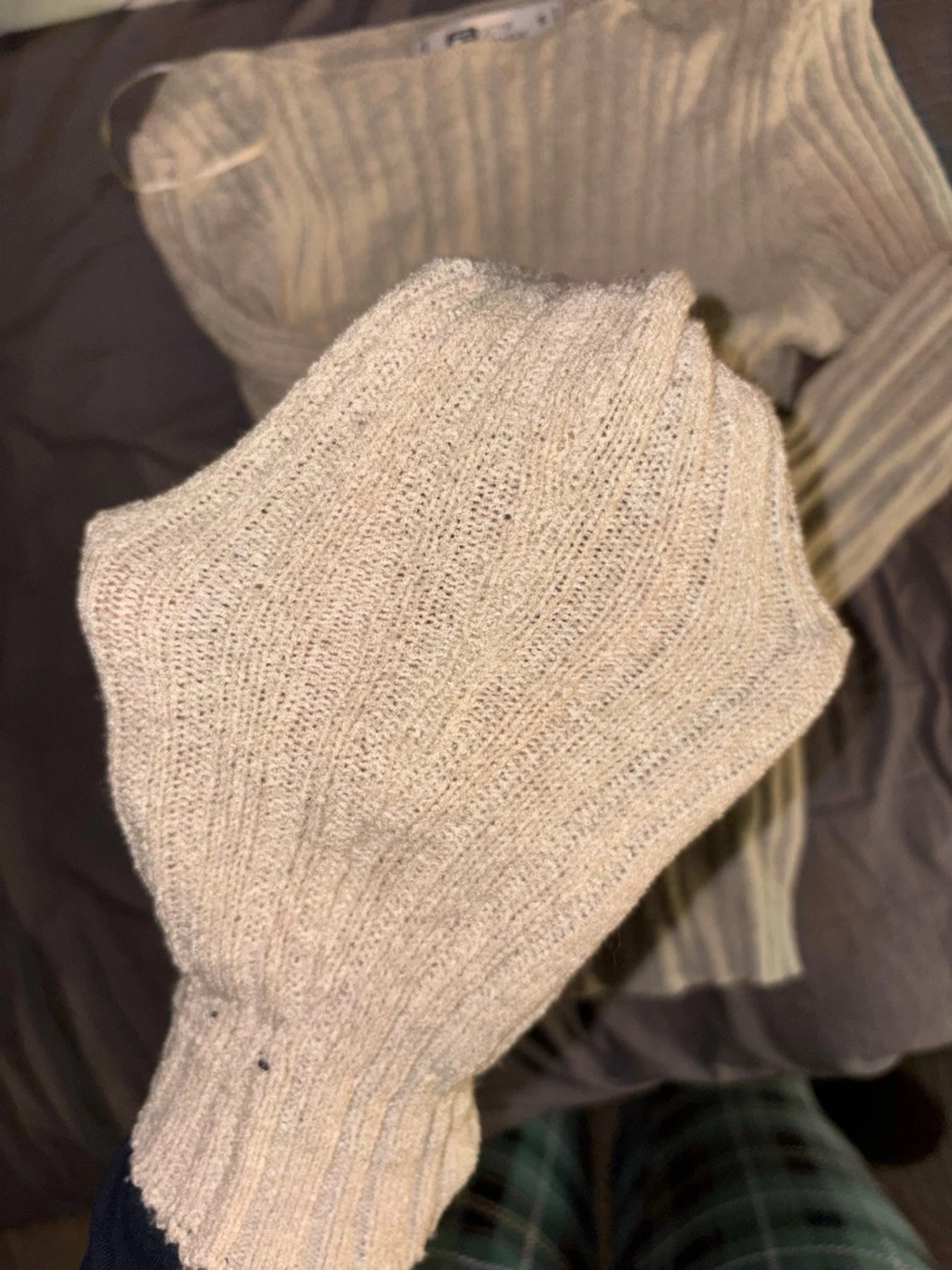 Beige ribbstickad tröja  - 1