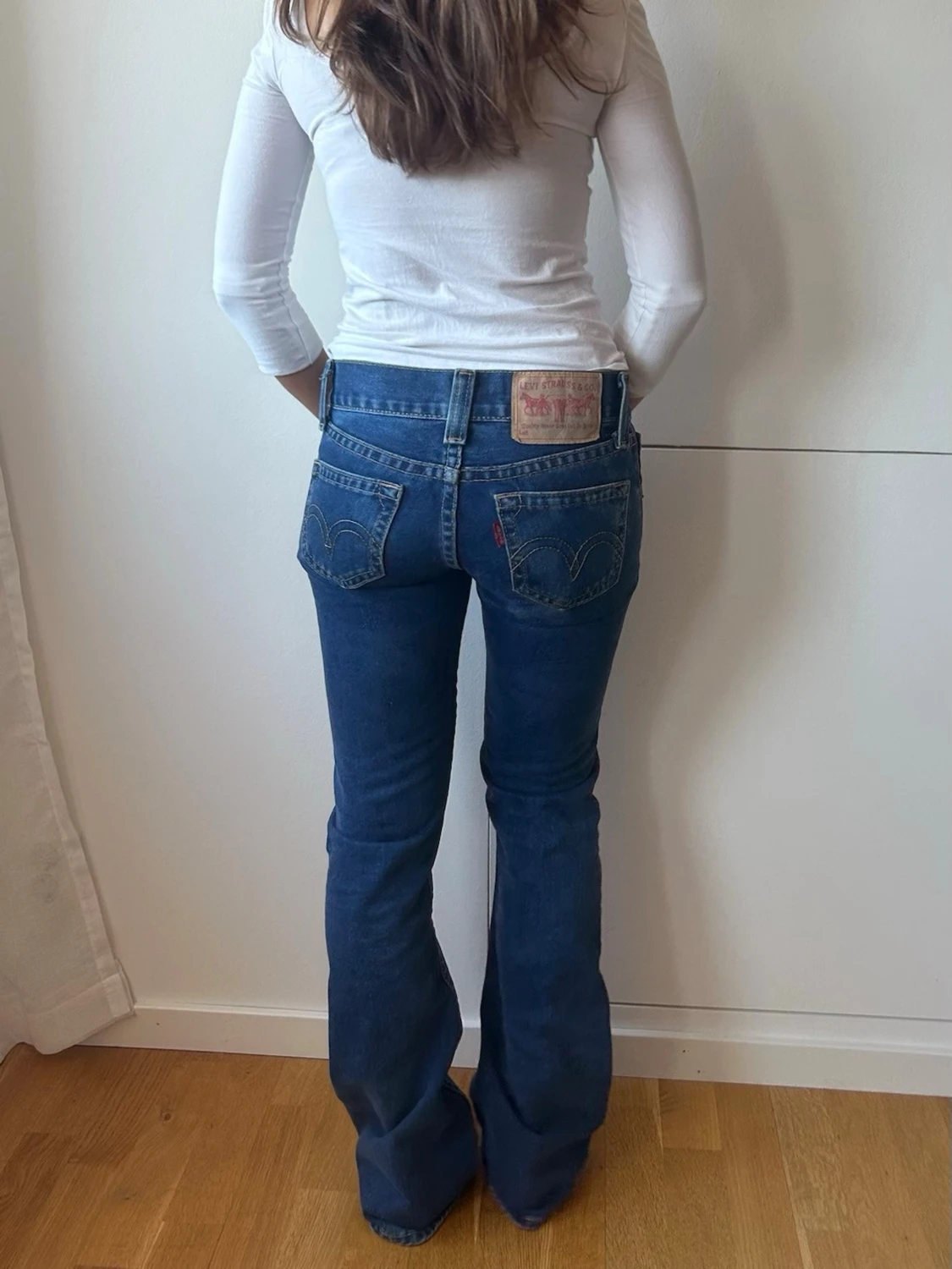 Blå bootcut jeans från Levi's - 2