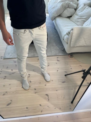 Vita jeans från NN07 - Vita jeans från NN07 | Storlek 30/34 | Mycket bra skick | Billigare pris vid köp av fler jeans | Skriv till mig vid frågor!📩