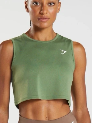 Grön cropped tanktop från Gymshark - Snygg grön cropped tanktop från Gymshark med rund halsringning och ärmlös design. Toppen har en stilren logga på bröstet och är tillverkad i ett mjukt, stretchigt material som passar perfekt till träning eller en sportig look.