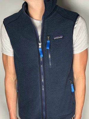 Patagonia fleece väst - Säljer en riktigt snygg och trendig Patagonia fleece väst i fint skick, storlek S, vid frågor är det bara att skriva //Gramenti