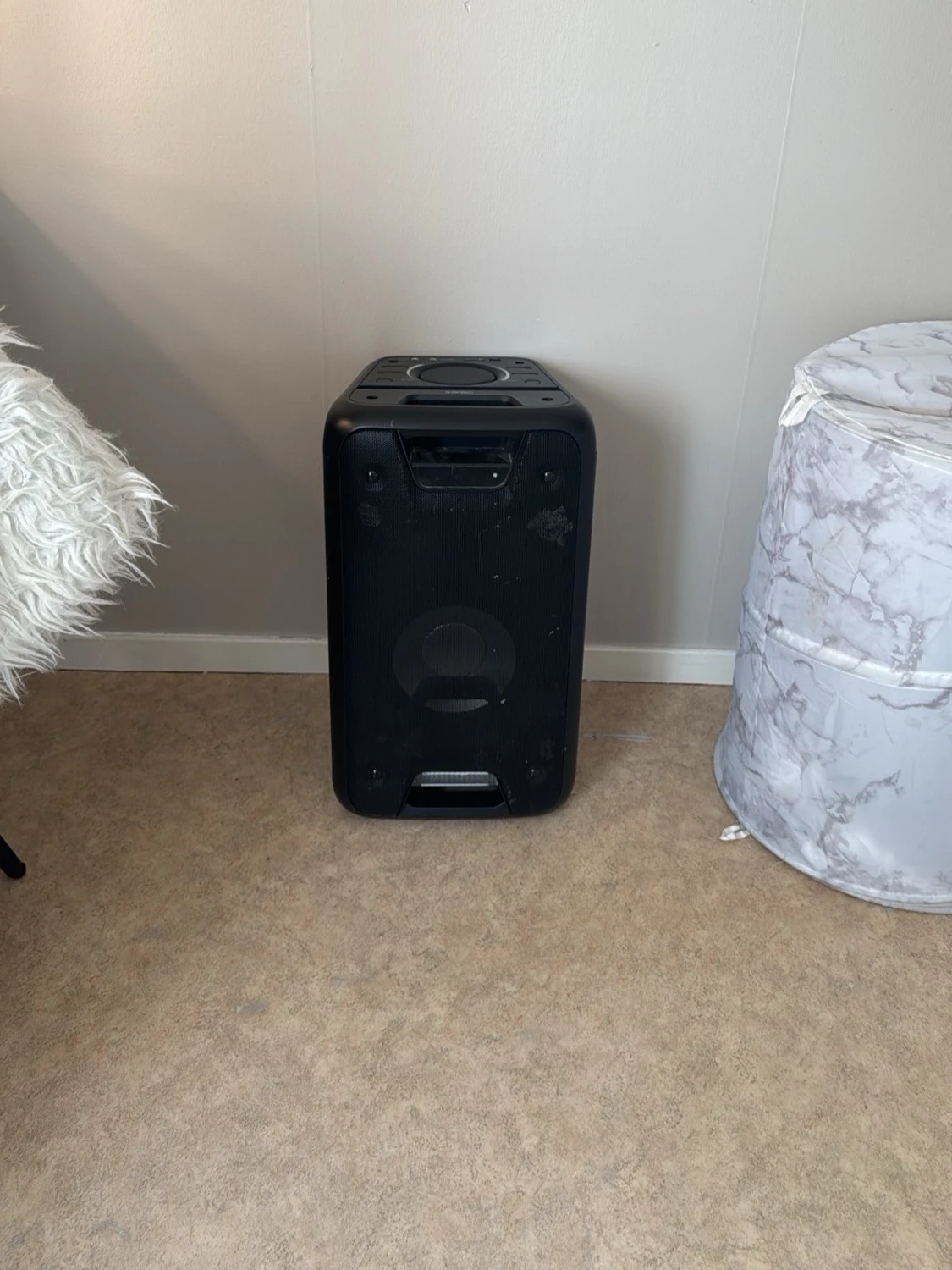 Stor svart bärbar Bluetooth-högtalare