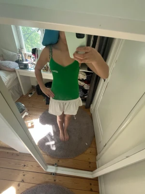 Grön linnetopp från bilabong ig - Ett grönt linne från 2000s, nopprigt, grön, storlek xs tror jag