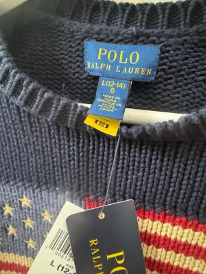 Ralph lauren tröja - Helt ny Ralph lauren tröja i strl L kids, 12-14 år, BTW:rätt liten i strl