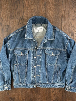 Filippa K Jeansjacket Women Blue - Filippa K jeansjacket, Size S/M. The measurements are in the pictures and the last picture.The jacket is in very good condition. Original Price : around 4700 SEK Price : 1 500 SEK