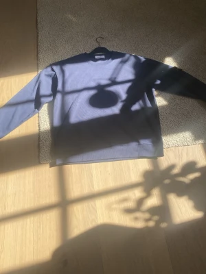 Stone Island  - Lång armad tröja andvänt två eller tre gånger gillar inte den så mycket längre, pris kan alltid diskuteras 