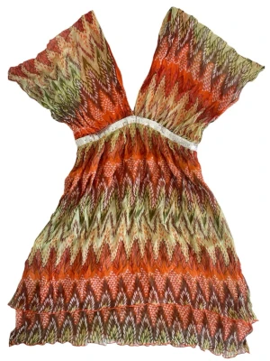 Mönstrad klänning från Traffic People  - Flowy mönstrad mesh midi-klänning 🧡djup v-ringad halsring & silver paljettdetaljer 🧡sömmen har gått upp lite ovanför dragkedjan på sidan, märks knappt och går att fixa 🧡Jag brukar ha strl XS-S för referens 