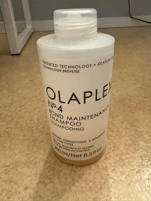Olaplex Shampoo  - Mindre än hälften kvar. Perfekt för att testa.