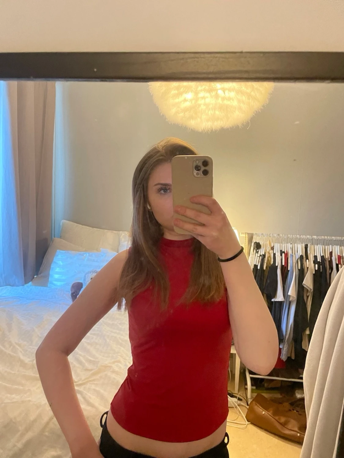 Röd ärmlös topp med hög hals - 1