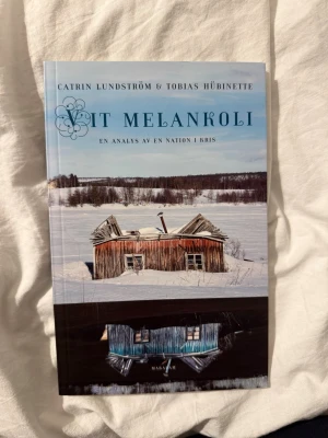 Vit melankoli - en analys av en nation i kris  - Säljer denna kurslitteratur: ”vit melankoli - en analys av en nation i kris”. I nyskick! Inga tecken på användning och inga understrykningar/vikta hörn 