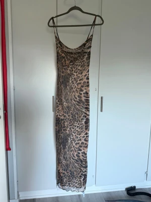 Strandklänning leopard - En strandklänning som är helt ny och aldrig använd. Jag kommer inte att få någon användning utav den.