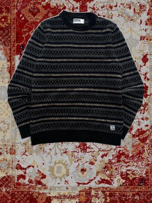 Vintage 90s archive knitted sweater från Dobber - Mycket fin mönstrad stickad tröja i storlek S. 🙌  Mycket bra skick, inga defekter✅  Våga ställ frågor och be om fler bilder. Skickar så fort jag kan👍
