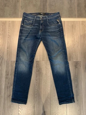 Replay Jeans Anbass Hyperflex  - Tjena säljer dessa tvär snygga och riktigt feta replay jeansen i storlek W31 L30. Jeansen har en tvär snygg fade och design som passar med allt. Skriv gärna vid intresse!