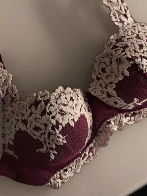 Lila spets-bh  -  bh från Intimissimi size 75a