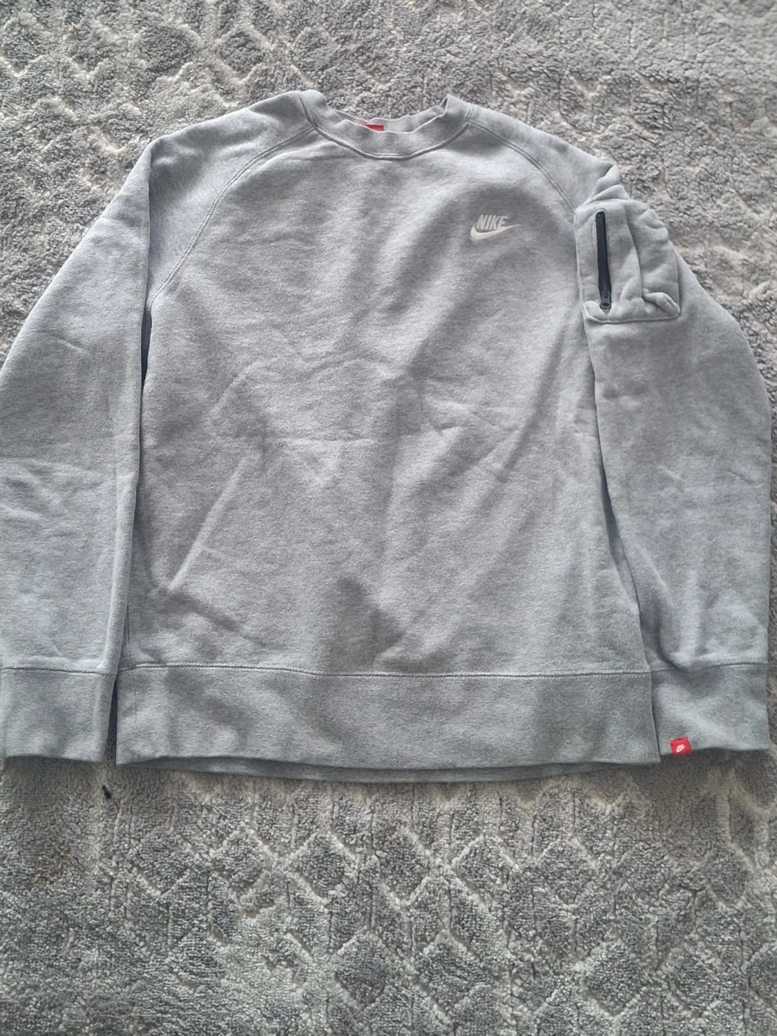 Grå sweatshirt från Nike