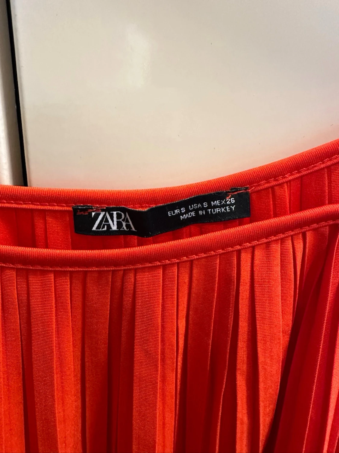 Plisserad orange/röd blus från Zara - 2