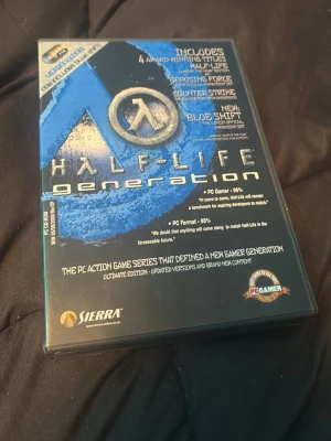 Half-Life Generation PC-spel - Half-Life Generation är en samling klassiska PC-spel från Sierra med Half-Life, Opposing Force, Counter-Strike och Blue Shift. Kommer i svart plastfodral med färgglada CD-skivor. Perfekt för dig som gillar retro FPS och vill ha hela Half-Life-upplevelsen.