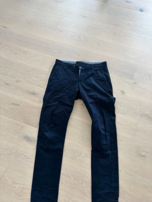 John Henric chinos - John Henric chinos marinblå