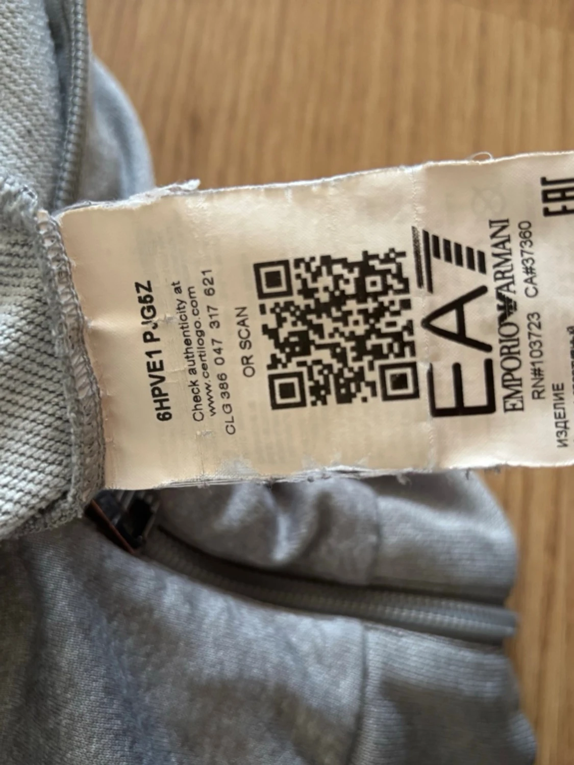 Grå hoodie från Emporio Armani EA7 - 3