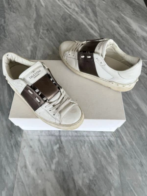 Valentino skor - Valentino skor - Bra skick - Tillbehör: Valentino kort - Nypris: 6000kr - TrendWardrobe