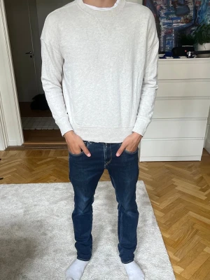 Ralph Lauren tröja - Säljer en biege Ralph Lauren tröja i mjukt material. Tröjan passar storlek S-M. Hör gärna av er vid frågor!!🙌
