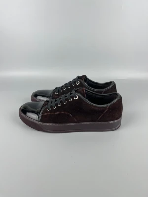 Lanvin Dbb1 Patent Cap Toe Sneaker Burgundy - • The shoes have been gently used and are in very good condition • Size: EU40 / UK6 (fits 41) • Color: Burgundy / Wine Red • Retail price: 5000 SEK / 450€ • No accessories included