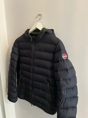 Colmar jacka - Tja! Säljer denna feta colmar jacka som passar perfekt till dig som är ca 170cm lång. Passformen på denna jacka är magisk. Hör av dig vid frågor eller intresse. 