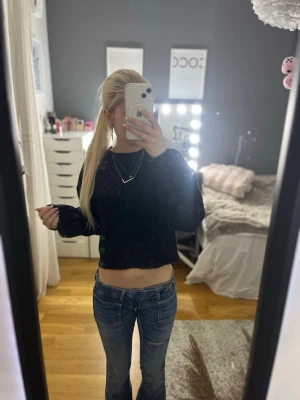 svart stickad tröja - jättefin svart stickad tröja som tyvärr inte kommer till användning 🥰 