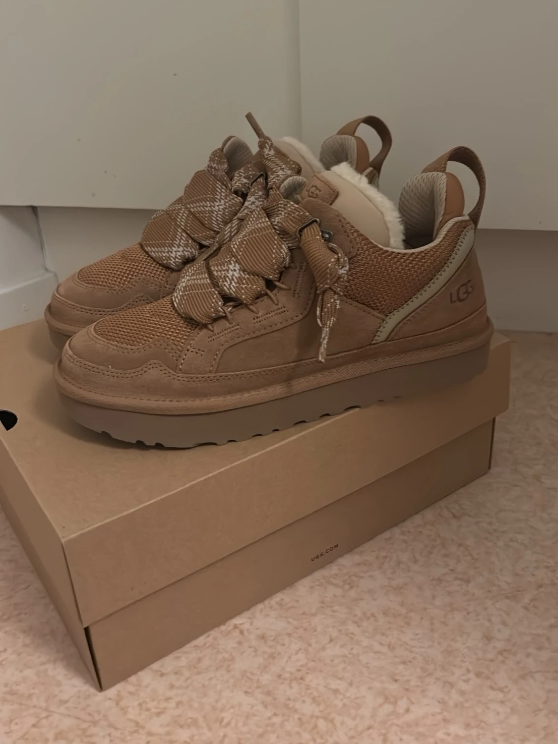 Bruna UGG sneakers med ullfoder - 1