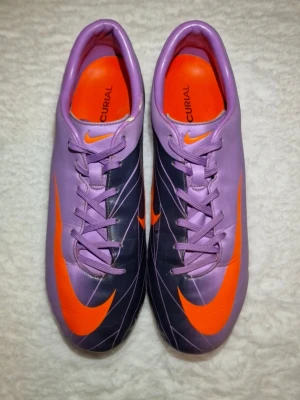 Nike Mercurial Miracle FG - Nike Mercurial Miracle FG i mycket bra skick.   Skick: 8/10 Storlek: 44 Produktkod: 396131-584 