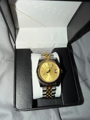 Datejust klocka  - Säljer denna feta seiko mod kolcka ”Datejust” ny pris runt 2800 säljer för jag inte använder längre ”36mm”