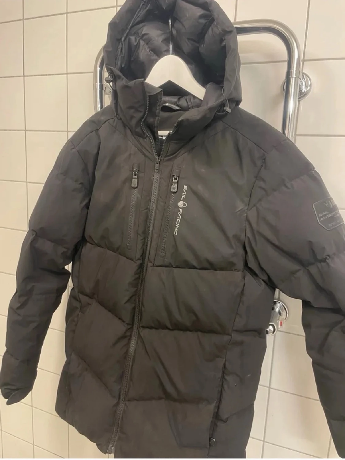 Svart dunjacka Sail Racing - 1